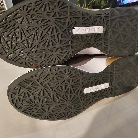 Nikes - Picture 5 of 5